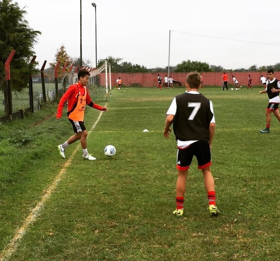 8 Jovenes De Japon Un Año En Newells - foto 6