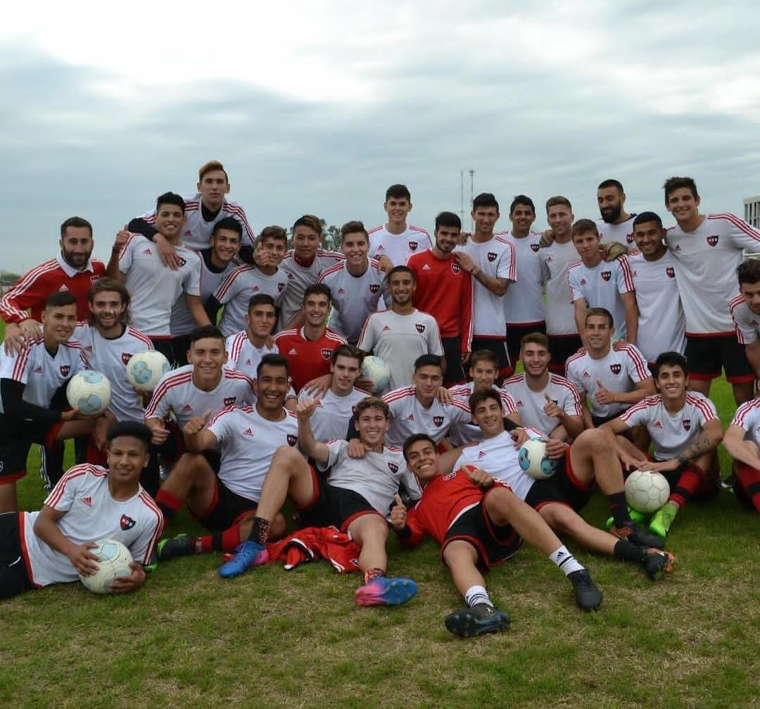8 Jovenes De Japon Un Año En Newells - foto 42