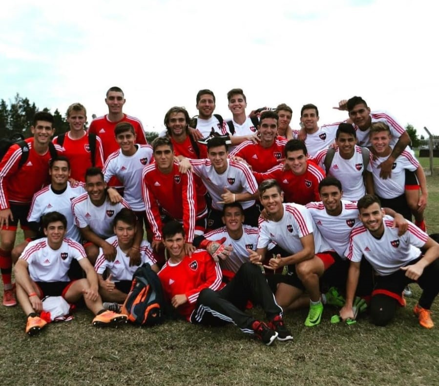 8 Jovenes De Japon Un Año En Newells - foto 48